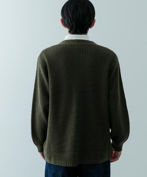 ITEMS URBANRESEARCH（アイテムズ アーバンリサーチ）の「ワッフル編み Vネックニットカーディガン（カーディガン/ボレロ・メンズ・チャコールグレー/ブラック/オフホワイト/オリーブ/モカ・SMALL/MEDIUM/LARGE）」の22枚目の写真