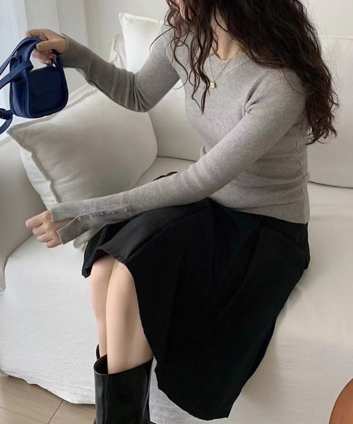 COCOMOMO(ココモモ)の「袖ボタン リブニット 長袖トップス(ニット/セーター・レディース・アイボリー/ブラック/グレー/ライトブラウン/ダークブラウン・FREE)」の10枚目の写真