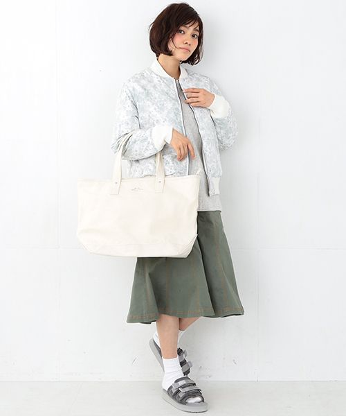 Ray BEAMS(レイビームス)の「20/80 / キャンバストートバッグ(トートバッグ・レディース・ホワイト/ネイビー・ONE SIZE)」の4枚目の写真