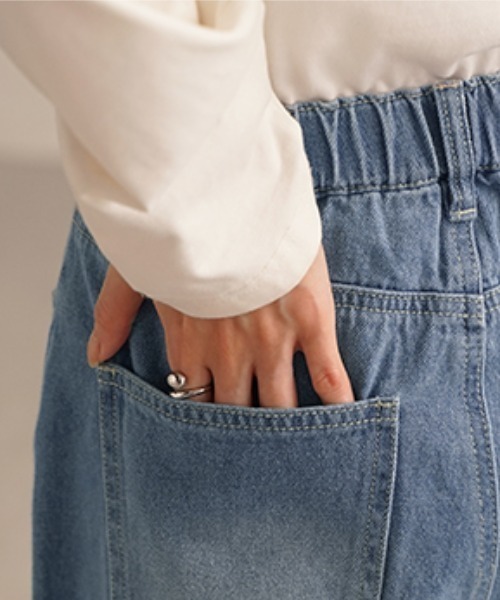 HUG.U(ハグユー)の「裾パールデニムパンツ(デニムパンツ・レディース・ブラック系/ブルー系・L/M/S/LL)」の16枚目の写真