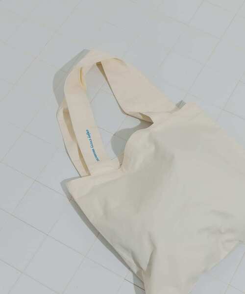 SMELLY(スメリー)の「ロゴシンプルワイドトート(トートバッグ・レディース・アイボリー/ブラック/ネイビー・-)」の2枚目の写真