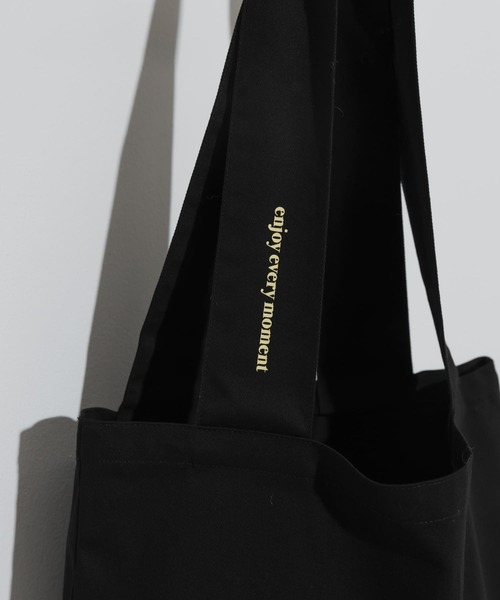 SMELLY(スメリー)の「ロゴシンプルワイドトート(トートバッグ・レディース・アイボリー/ブラック/ネイビー・-)」の19枚目の写真