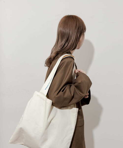 SMELLY(スメリー)の「ロゴシンプルワイドトート(トートバッグ・レディース・アイボリー/ブラック/ネイビー・-)」の4枚目の写真