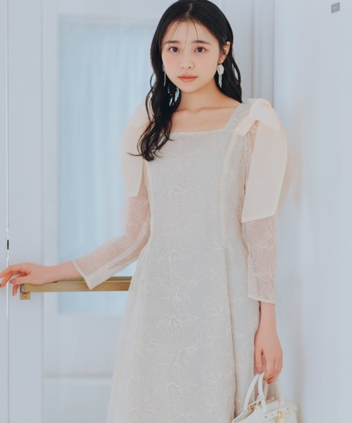 WILLSELECTION(ウィルセレクション)の「フラワー刺繍肩リボンドレス(ドレス・レディース・ベージュ/サックスブルー/ブラック・FREE)」の4枚目の写真