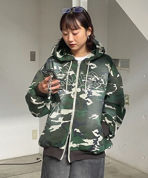 SEQUENZ（シークエンズ）の「【SEQUENZ（シークエンズ）】sqnz LOGO APPLIQUE ZIP HOODIE / フーディ ワイドシルエット ワッペン 男女兼用（パーカー・メンズ・ブラック/その他1/ダークブラウン/ピンク系その他2/その他2/ライトグレー・SMALL/LARGE/MEDIUM）」の13枚目の写真
