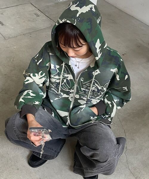 SEQUENZ（シークエンズ）の「【SEQUENZ（シークエンズ）】sqnz LOGO APPLIQUE ZIP HOODIE / フーディ ワイドシルエット ワッペン 男女兼用（パーカー・メンズ・ブラック/その他1/ダークブラウン/ピンク系その他2/その他2/ライトグレー・SMALL/LARGE/MEDIUM）」の12枚目の写真