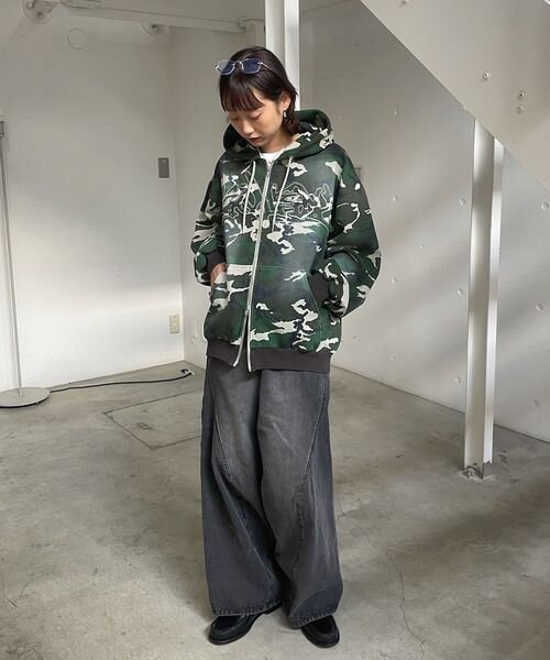 SEQUENZ（シークエンズ）の「【SEQUENZ（シークエンズ）】sqnz LOGO APPLIQUE ZIP HOODIE / フーディ ワイドシルエット ワッペン 男女兼用（パーカー・メンズ・ブラック/その他1/ダークブラウン/ピンク系その他2/その他2/ライトグレー・SMALL/LARGE/MEDIUM）」の11枚目の写真