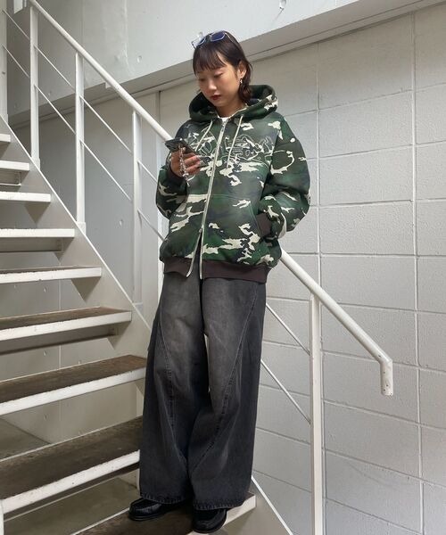 SEQUENZ（シークエンズ）の「【SEQUENZ（シークエンズ）】sqnz LOGO APPLIQUE ZIP HOODIE / フーディ ワイドシルエット ワッペン 男女兼用（パーカー・メンズ・ブラック/その他1/ダークブラウン/ピンク系その他2/その他2/ライトグレー・SMALL/LARGE/MEDIUM）」の10枚目の写真