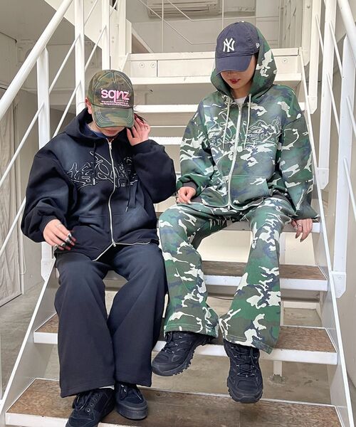 SEQUENZ（シークエンズ）の「【SEQUENZ（シークエンズ）】sqnz LOGO APPLIQUE ZIP HOODIE / フーディ ワイドシルエット ワッペン 男女兼用（パーカー・メンズ・ブラック/その他1/ダークブラウン/ピンク系その他2/その他2/ライトグレー・SMALL/LARGE/MEDIUM）」の7枚目の写真