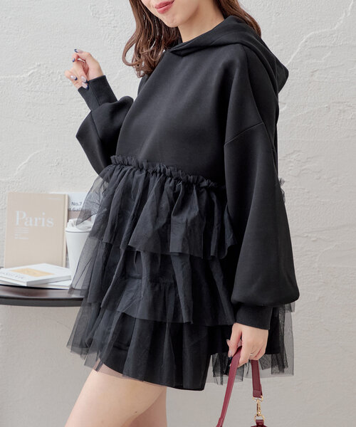 Chico（チコ）の「ボリュームチュールフードルーズスウェット（パーカー・レディース・ブラック/ホワイト/グレー・FREE）」の2枚目の写真