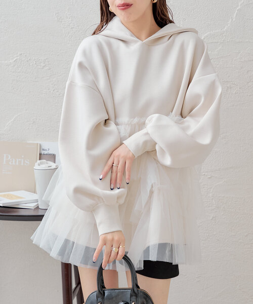 Chico（チコ）の「ボリュームチュールフードルーズスウェット（パーカー・レディース・ブラック/ホワイト/グレー・FREE）」の5枚目の写真