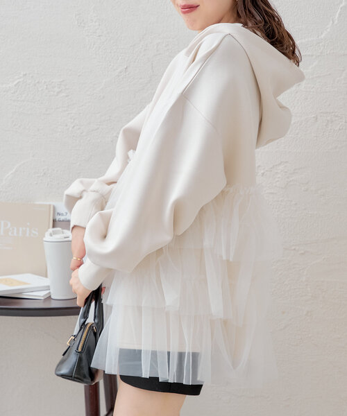 Chico（チコ）の「ボリュームチュールフードルーズスウェット（パーカー・レディース・ブラック/ホワイト/グレー・FREE）」の6枚目の写真