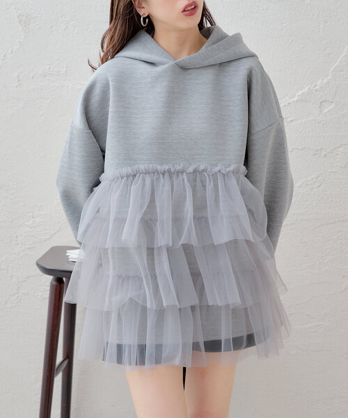 Chico（チコ）の「ボリュームチュールフードルーズスウェット（パーカー・レディース・ブラック/ホワイト/グレー・FREE）」の11枚目の写真