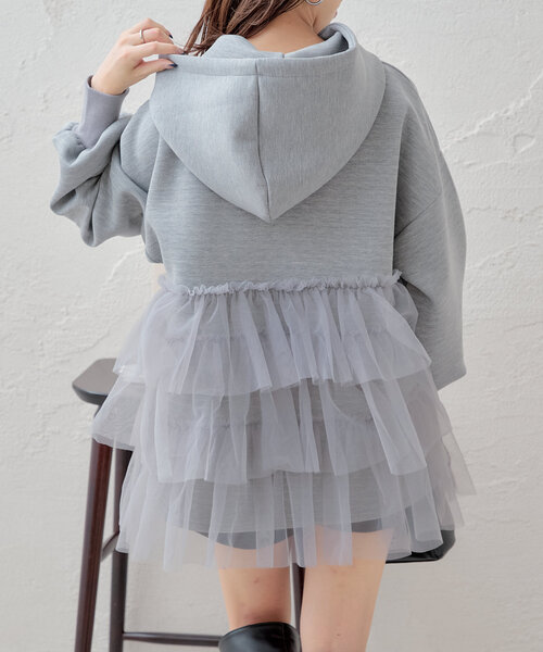 Chico（チコ）の「ボリュームチュールフードルーズスウェット（パーカー・レディース・ブラック/ホワイト/グレー・FREE）」の14枚目の写真