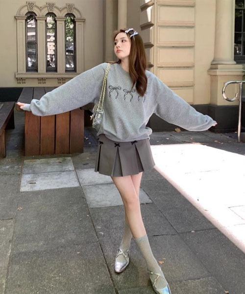 Mayree（メイリー）の「【Mayree】 リボン プリント トレーナー スウェット（スウェット・レディース・ブラック/グレー・SMALL/MEDIUM/LARGE）」の6枚目の写真