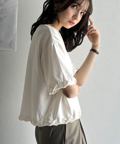 classicalelf（クラシカルエルフ）の「華やかさとこなれ感を両立！レースアップデザインクロップドＴシャツ(半袖)（Tシャツ/カットソー・レディース・チャコール/ベージュ×ブラック/ブラック×ベージュ/アイボリー系1/ブラック×ブラック/チャコールグレー×ブラック・LARGE/MEDIUM/SMALL/X-LARGE）」の6枚目の写真
