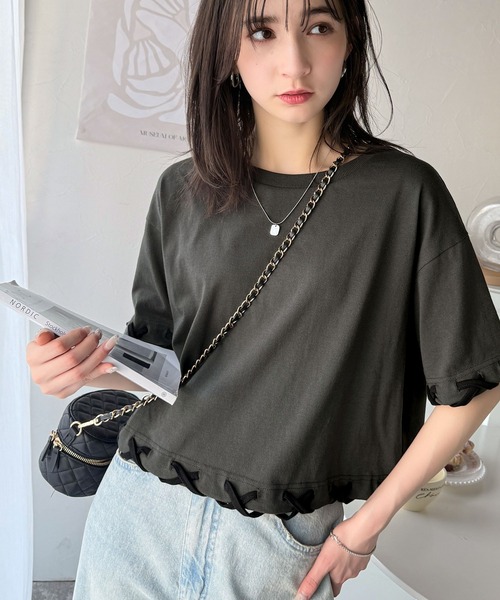 classicalelf（クラシカルエルフ）の「華やかさとこなれ感を両立！レースアップデザインクロップドＴシャツ(半袖)（Tシャツ/カットソー・レディース・チャコール/ベージュ×ブラック/ブラック×ベージュ/アイボリー系1/ブラック×ブラック/チャコールグレー×ブラック・LARGE/MEDIUM/SMALL/X-LARGE）」の22枚目の写真