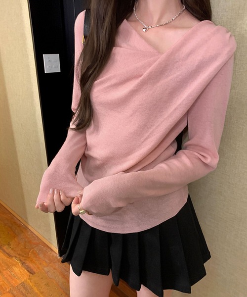 2ly2(トゥーリートゥー)の「大人かわいい!ドレープデザインのフィット感抜群斜め襟絞りニット(ニット/セーター・レディース・ブルー/ベージュ/ブラック/ピンク・FREE)」の20枚目の写真