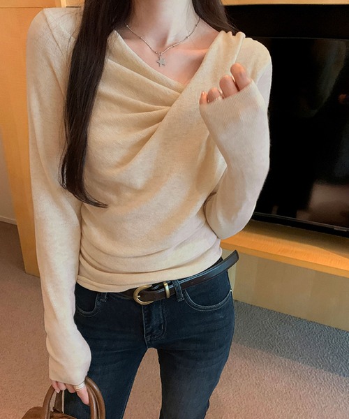 2ly2(トゥーリートゥー)の「大人かわいい!ドレープデザインのフィット感抜群斜め襟絞りニット(ニット/セーター・レディース・ブルー/ベージュ/ブラック/ピンク・FREE)」の9枚目の写真