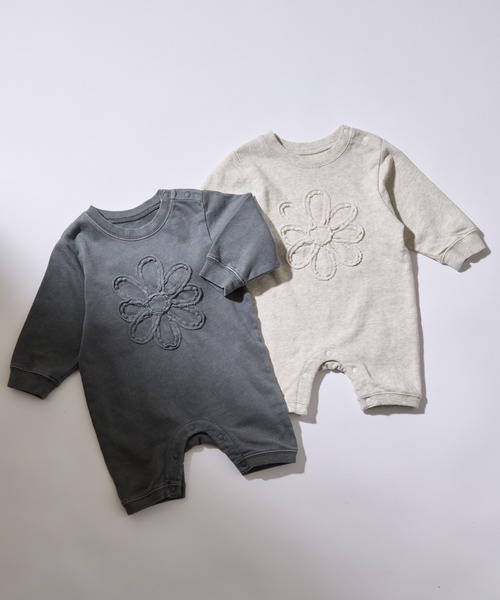 CIAOPANIC TYPY（チャオパニックティピー）の「【25SS新作】【KIDS】ピグメント加工フラワーロープロンパース（ロンパース・キッズ・チャコールグレー/オフホワイト・80）」の3枚目の写真