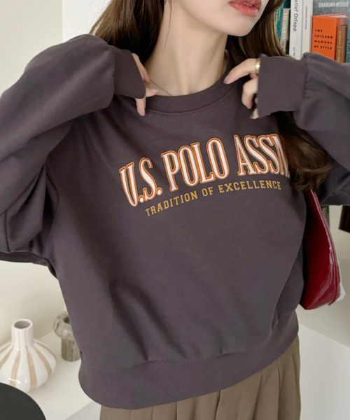 U.S. POLO ASSN.（ユーエスポロアッスン）の「U.S. POLO ASSN. ダンボール素材 カレッジロゴ風 プリント トレーナー（スウェット・レディース・スミクロ/アイボリー/グリーン・S/L/M）」の3枚目の写真