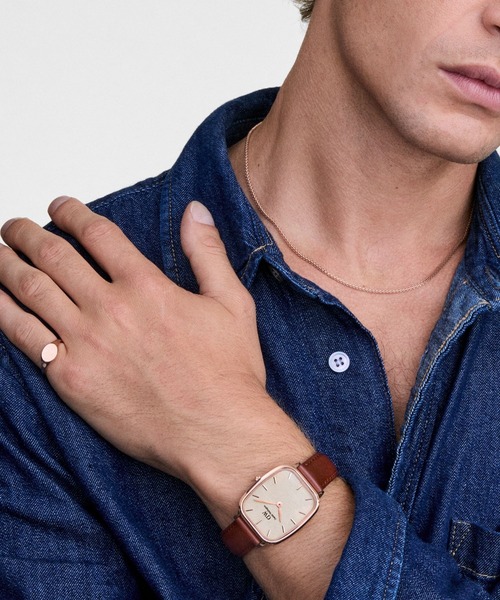 Daniel Wellington(ダニエルウェリントン)の「Marlon Sheffield Linen 本革 32×36.5MM ローズゴールド/シルバー(アナログ腕時計・メンズ・ピンクゴールド/シルバー・ONE SIZE)」の2枚目の写真