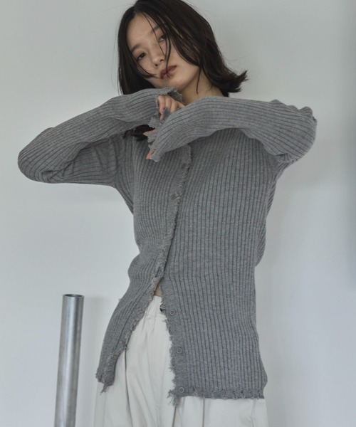 feepur（フェピュール）の「【ハンドウォッシャブル】ダメージリブカーディガン（カーディガン/ボレロ・レディース・ベージュ/杢グレー/ブラック/オフホワイト・MEDIUM）」の4枚目の写真