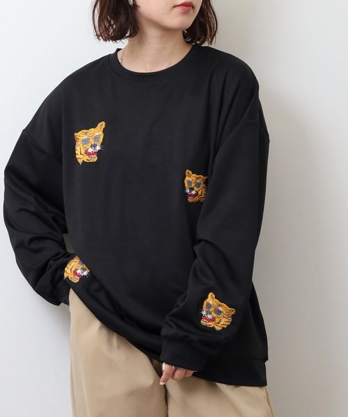 ATELANE(アテレーン)の「ATELANE ポンチアソートランダム刺繍プルオーバー(スウェット・メンズ・チャコール/ベージュ/ホワイト/ブラック・L/XL/M)」の2枚目の写真