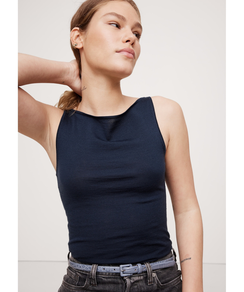 Banana Republic(バナナリパブリック)の「ライトウェイト メリノ ボートネック タンクトップ(タンクトップ・レディース・ブルー/コーラル/ネイビー・S/M/L/XS)」の2枚目の写真