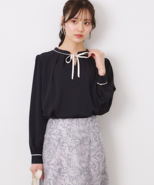 couture brooch（クチュールブローチ）の「【レディ感UP・お仕事にも】配色リボンタイブラウス（シャツ/ブラウス・レディース・アイボリー系7/アイボリー系4/ネイビー系4・38/40/36/42）」の10枚目の写真