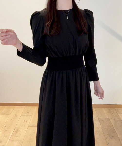 SELFIST(セルフィスト)の「背中空きウエストリブバルーンワンピース 秋服 オケージョン ディナー(ワンピース・レディース・ブラック/ベージュ・フリー)」の2枚目の写真