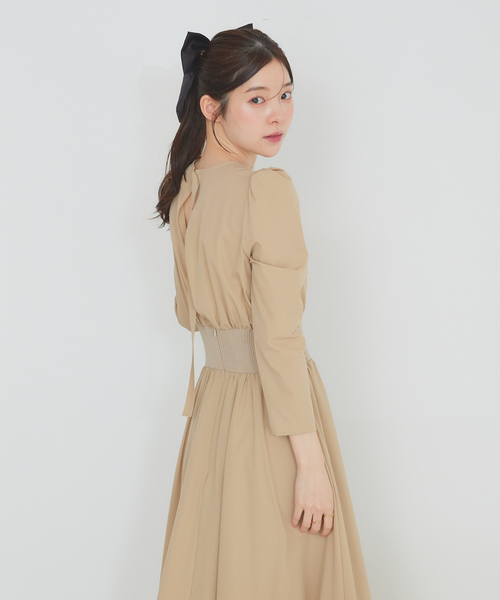 SELFIST(セルフィスト)の「背中空きウエストリブバルーンワンピース 秋服 オケージョン ディナー(ワンピース・レディース・ブラック/ベージュ・フリー)」の22枚目の写真