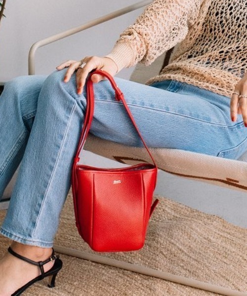 Beau're(ヴュレ)の「【BEAURE/ビュレ】カウレザー バケツ型 ワンマイル BAG(ショルダーバッグ・レディース・アイボリー/ブラウン/シルバー/レッド/ブラック・FREE)」の7枚目の写真