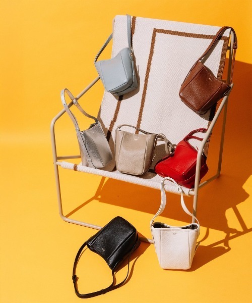 Beau're(ヴュレ)の「【BEAURE/ビュレ】カウレザー バケツ型 ワンマイル BAG(ショルダーバッグ・レディース・アイボリー/ブラウン/シルバー/レッド/ブラック・FREE)」の6枚目の写真