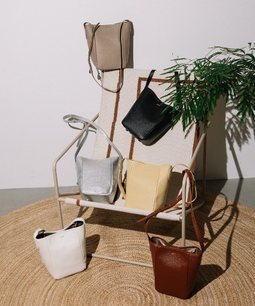 Beau're(ヴュレ)の「【BEAURE/ビュレ】カウレザー バケツ型 ワンマイル BAG(ショルダーバッグ・レディース・アイボリー/ブラウン/シルバー/レッド/ブラック・FREE)」の18枚目の写真