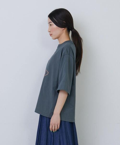 conges payes ADIEU TRISTESSE(コンジェ ペイエ アデュートリステス)の「ミールプリントTシャツ(Tシャツ/カットソー・レディース・グレイッシュベージュ/ブルーグレー/イエロー・FREE)」の14枚目の写真