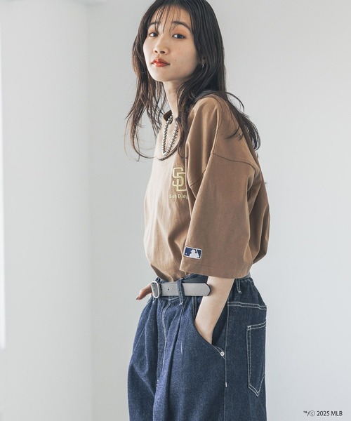 LOWRYS FARM（ローリーズファーム）の「ＭＬＢシシュウロゴＴＳＳ　 324945（Tシャツ/カットソー・メンズ・ホワイト/ブラウン/グレー/ブラック/チャコールグレー/エンジ・MEDIUM/LARGE）」の5枚目の写真