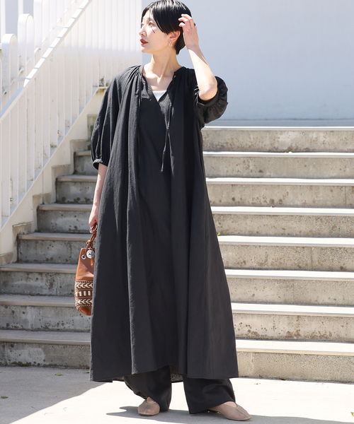 JOURNAL STANDARD relume（ジャーナルスタンダード　レリューム）の「リネンコットンラグランギャザーワンピース（ワンピース・レディース・ベージュ/ブラック・FREE）」の16枚目の写真