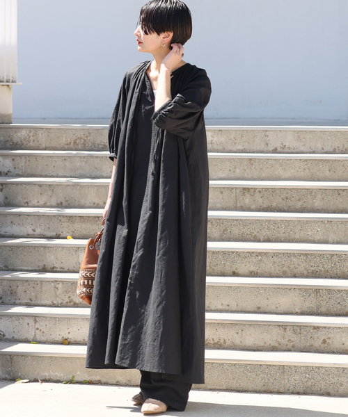JOURNAL STANDARD relume（ジャーナルスタンダード　レリューム）の「リネンコットンラグランギャザーワンピース（ワンピース・レディース・ベージュ/ブラック・FREE）」の17枚目の写真