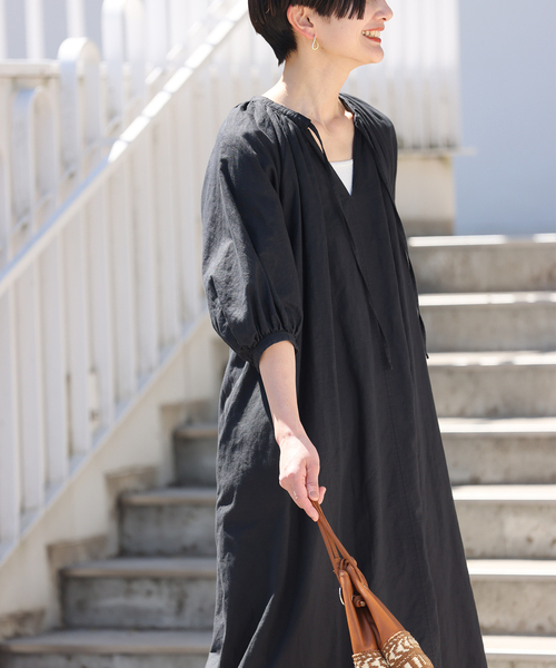 JOURNAL STANDARD relume（ジャーナルスタンダード　レリューム）の「リネンコットンラグランギャザーワンピース（ワンピース・レディース・ベージュ/ブラック・FREE）」の20枚目の写真