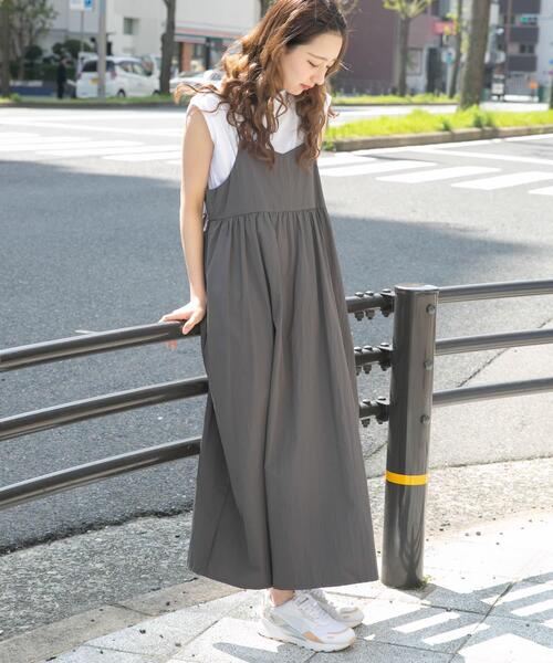 ITEMS URBANRESEARCH(アイテムズ アーバンリサーチ)の「フレンチTシャツ×キャミワンピースセット(ワンピース・レディース・ホワイト系その他/モカ/チャコールグレー・FREE)」の3枚目の写真