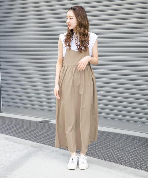ITEMS URBANRESEARCH(アイテムズ アーバンリサーチ)の「フレンチTシャツ×キャミワンピースセット(ワンピース・レディース・ホワイト系その他/モカ/チャコールグレー・FREE)」の6枚目の写真