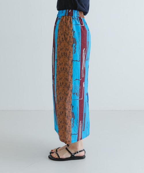 URBAN RESEARCH（アーバンリサーチ）の「『2サイズ展開』アートプリントストレートスカート（スカート・レディース・ブルー/オレンジ・40/38）」の21枚目の写真