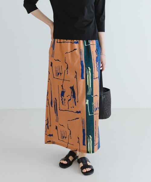 URBAN RESEARCH（アーバンリサーチ）の「『2サイズ展開』アートプリントストレートスカート（スカート・レディース・ブルー/オレンジ・40/38）」の10枚目の写真