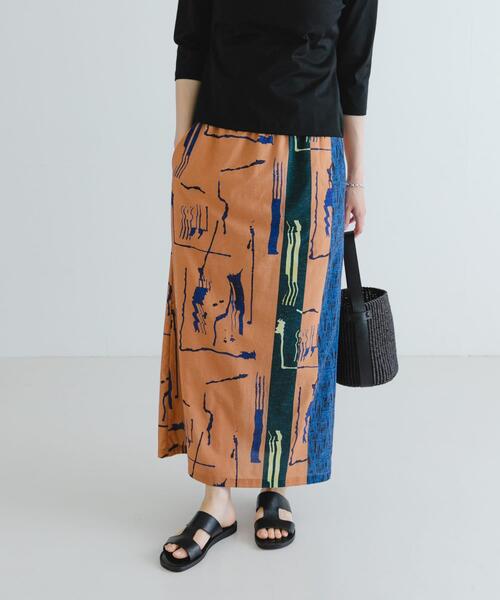 URBAN RESEARCH（アーバンリサーチ）の「『2サイズ展開』アートプリントストレートスカート（スカート・レディース・ブルー/オレンジ・40/38）」の9枚目の写真