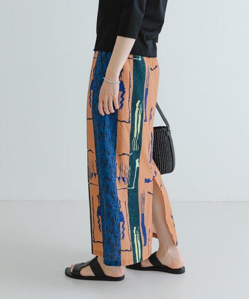 URBAN RESEARCH（アーバンリサーチ）の「『2サイズ展開』アートプリントストレートスカート（スカート・レディース・ブルー/オレンジ・40/38）」の8枚目の写真
