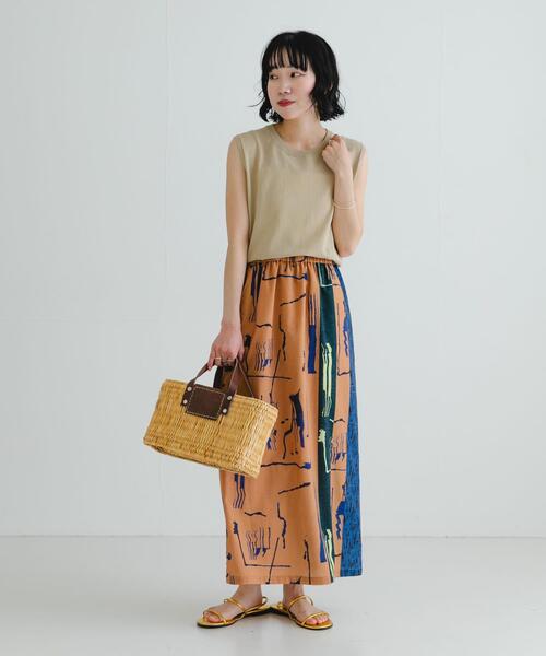 URBAN RESEARCH（アーバンリサーチ）の「『2サイズ展開』アートプリントストレートスカート（スカート・レディース・ブルー/オレンジ・40/38）」の5枚目の写真