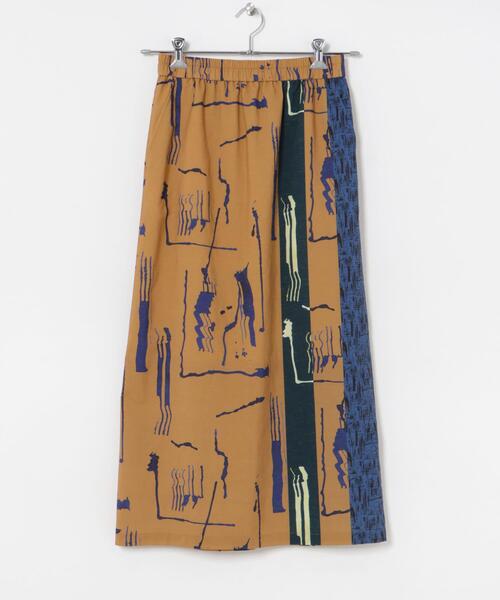 URBAN RESEARCH（アーバンリサーチ）の「『2サイズ展開』アートプリントストレートスカート（スカート・レディース・ブルー/オレンジ・40/38）」の4枚目の写真