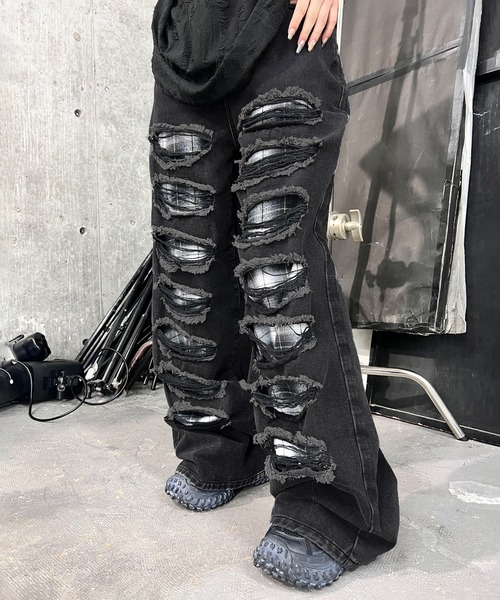 Figments(フィグメンツ)の「デストロイチェックバギーデニム(デニムパンツ・レディース・ブラック・SMALL/MEDIUM/LARGE)」の1枚目の写真