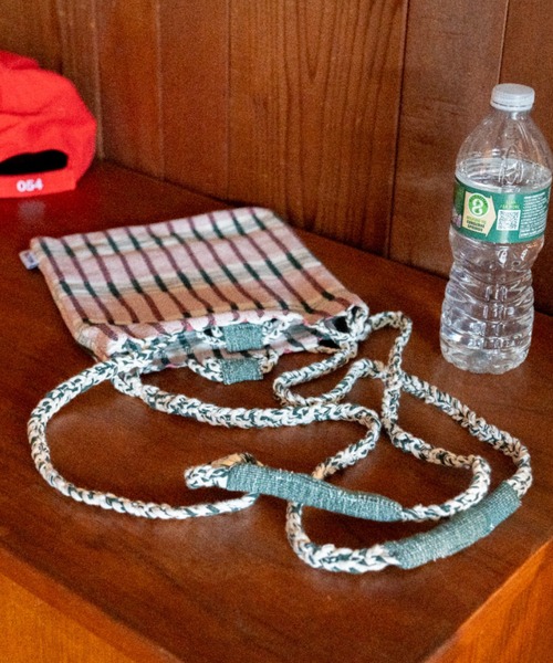 DULTON（ダルトン）の「HAMMOCK SACOCHE/ハンモック サコッシュ（ショルダーバッグ・メンズ・レッド系/グリーン×オレンジ/ピンク系/イエロー系/ブルー系/ネイビー系・FREE）」の5枚目の写真